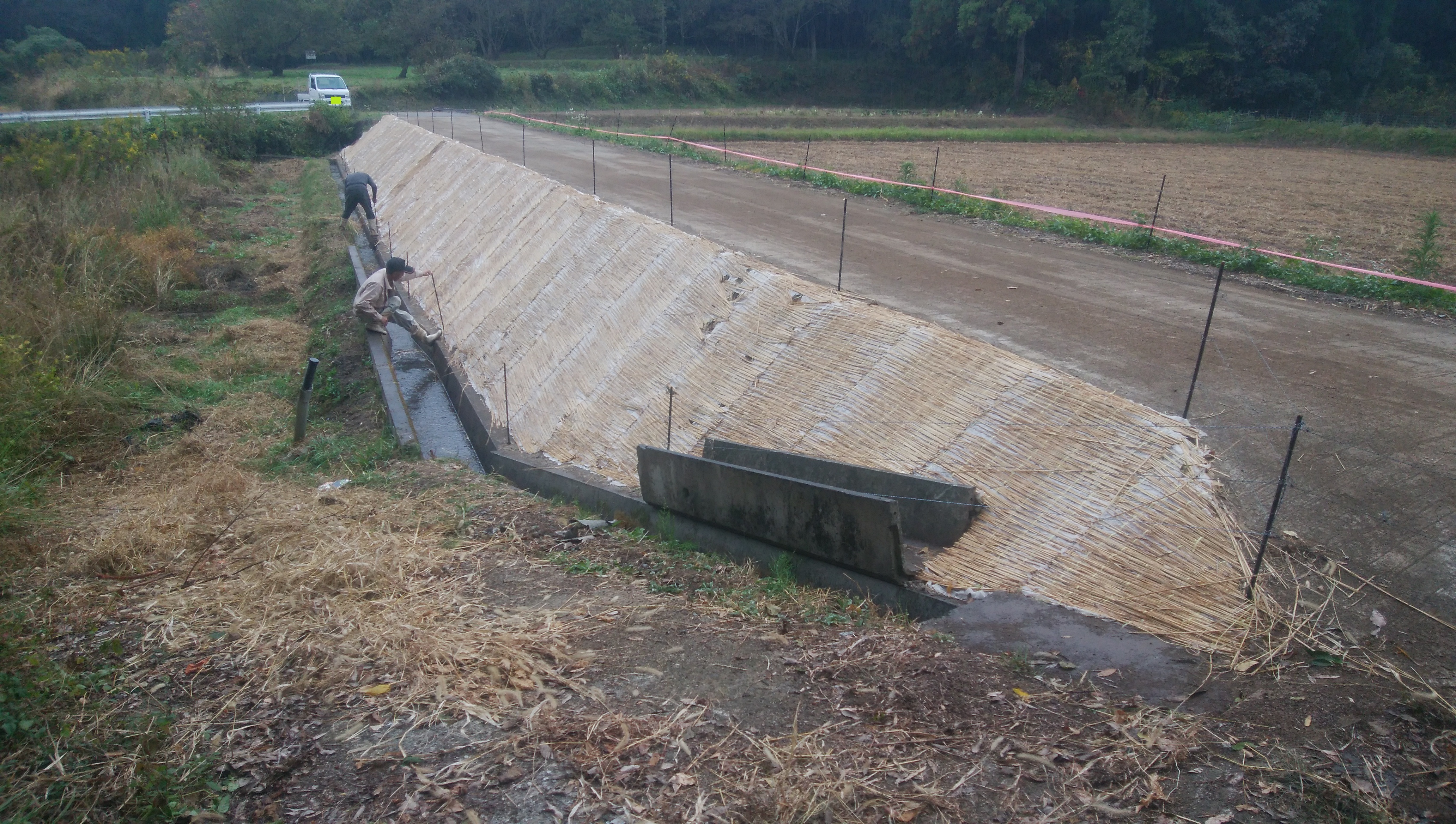 南関西部・白毛原開田保全隊電気柵.jpg